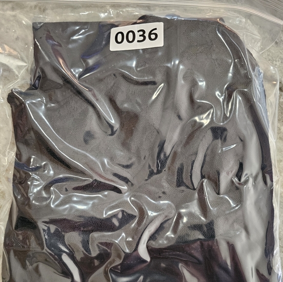 Elegant Black Lace Dress By Venus.  Size 40. - Picture 10 of 10